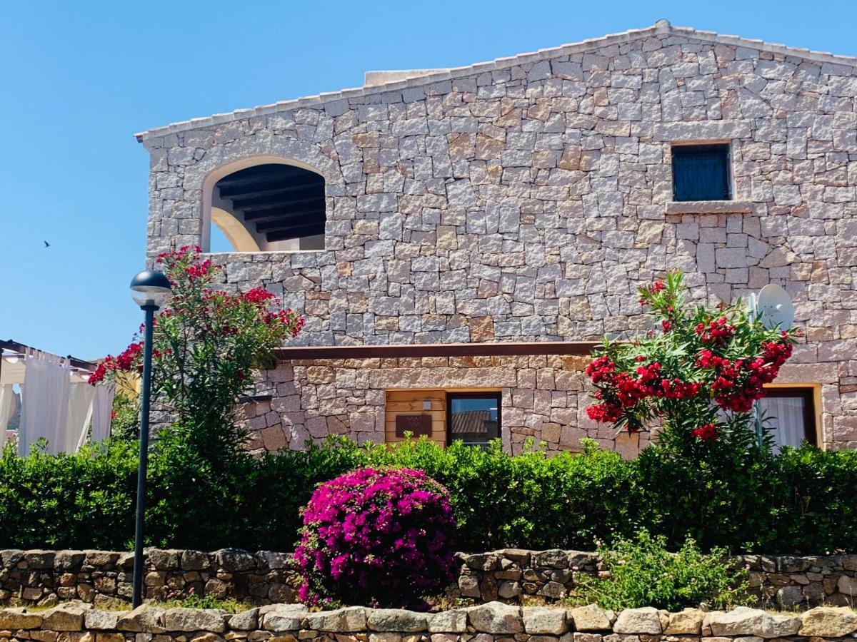 Relais Del Borgo- Domo Hotel Porto San Paolo  Exterior photo